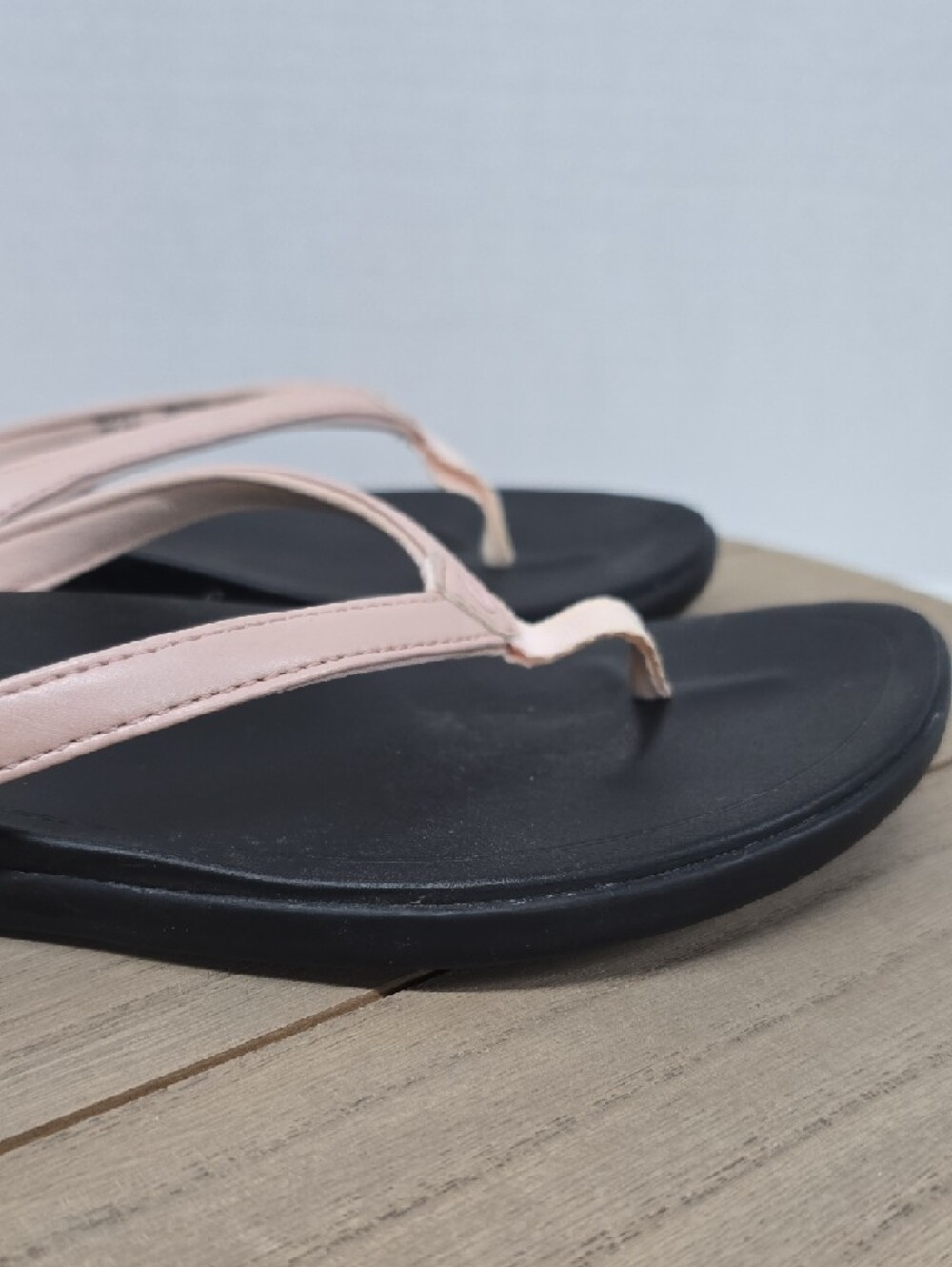 OluKai Ho‘ōpio Leather Flip-Flops with Pale Pink Straps Womens Size 10 EUC - Picture 5 of 14